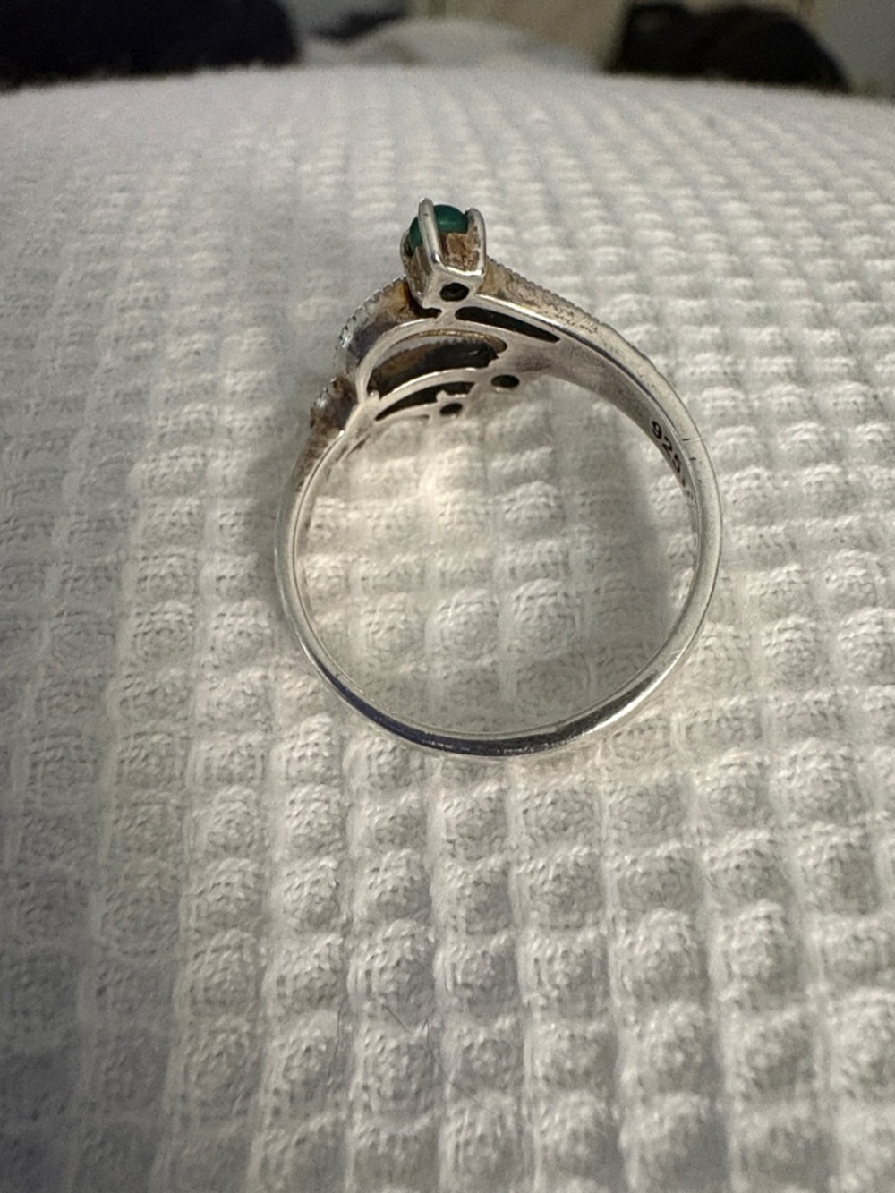Sterling Silver Emerald and Marcasite Swirl Ring sz 8 - Picture 2 of 3